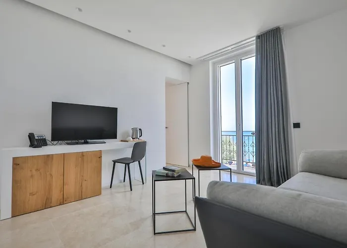 Abelia Sea Гостьовий будинок Чефалу